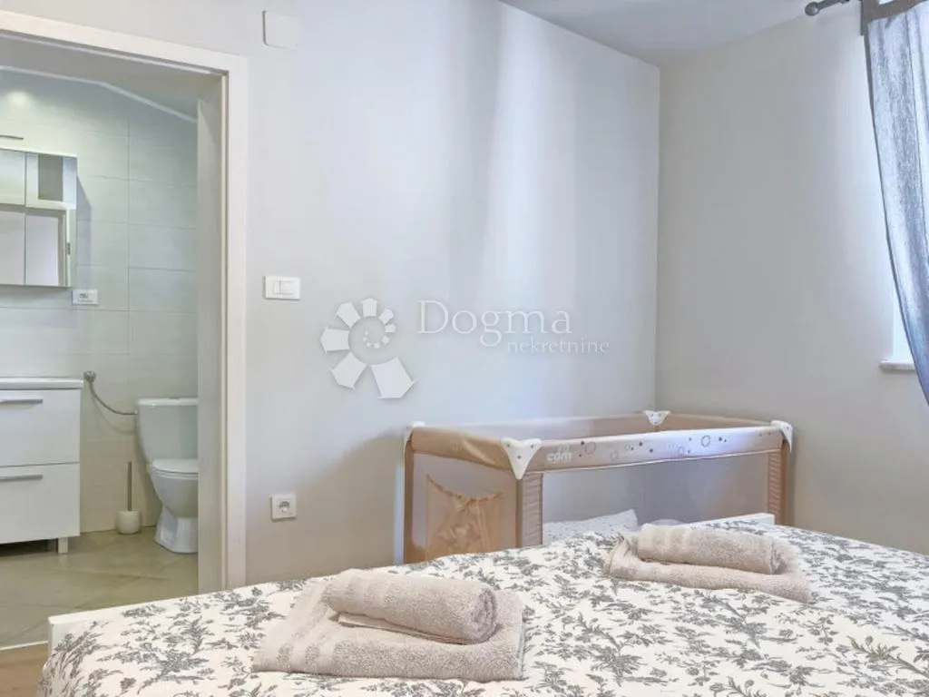 vila s bazenom u okolici labina, na kraju sela - slika 13