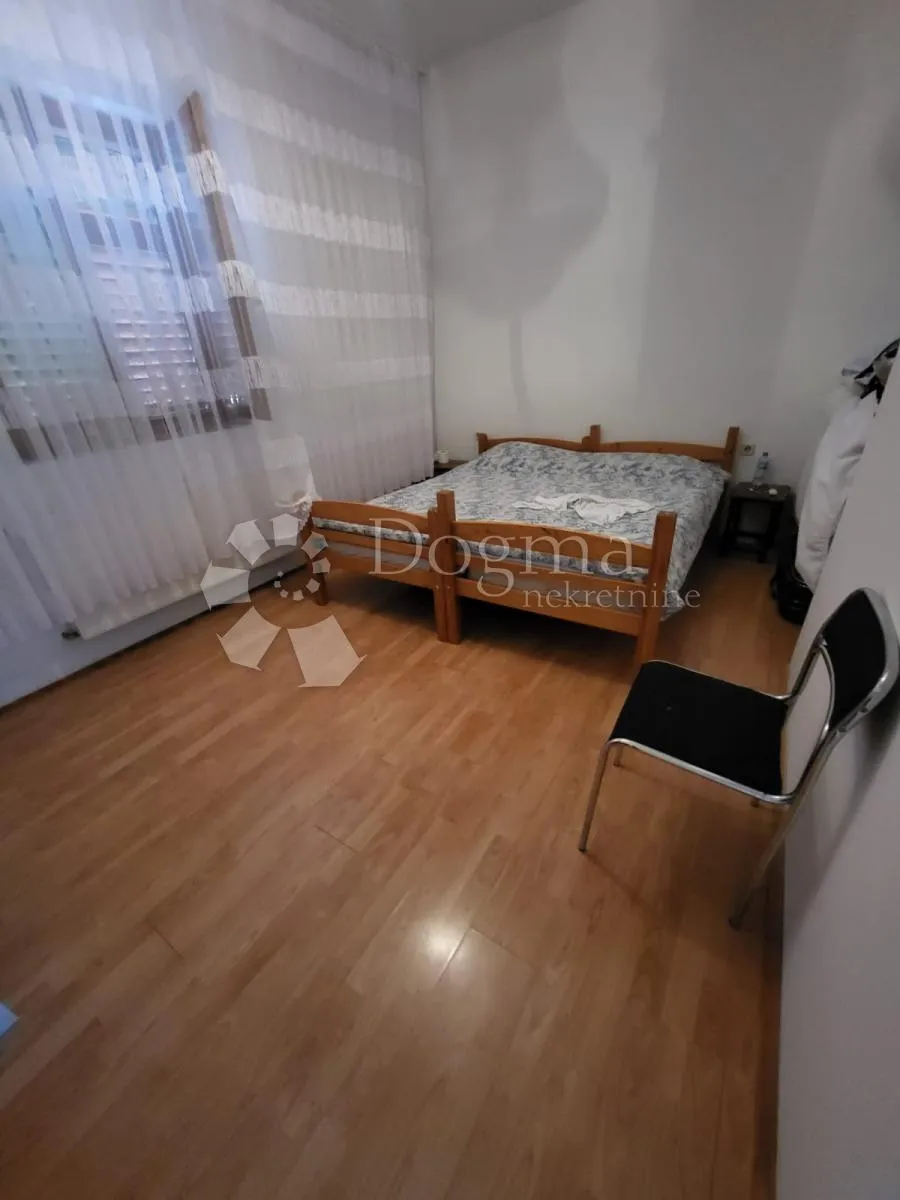 pulac, samostojeća kuća sa tri stana - slika 7