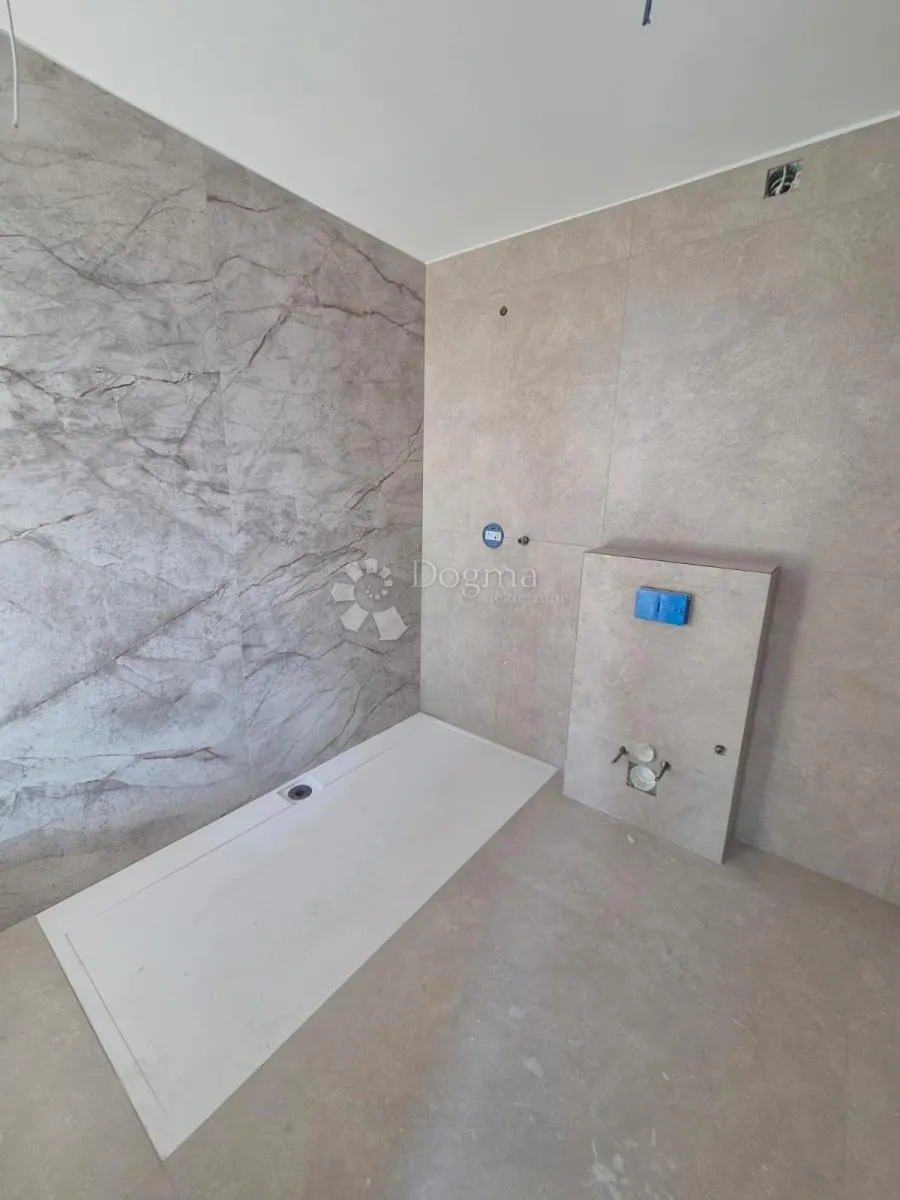luksuzni penthouse s jacuzzijem (s16), pogledom na more i dva garažna mjesta – treći kat - slika 10