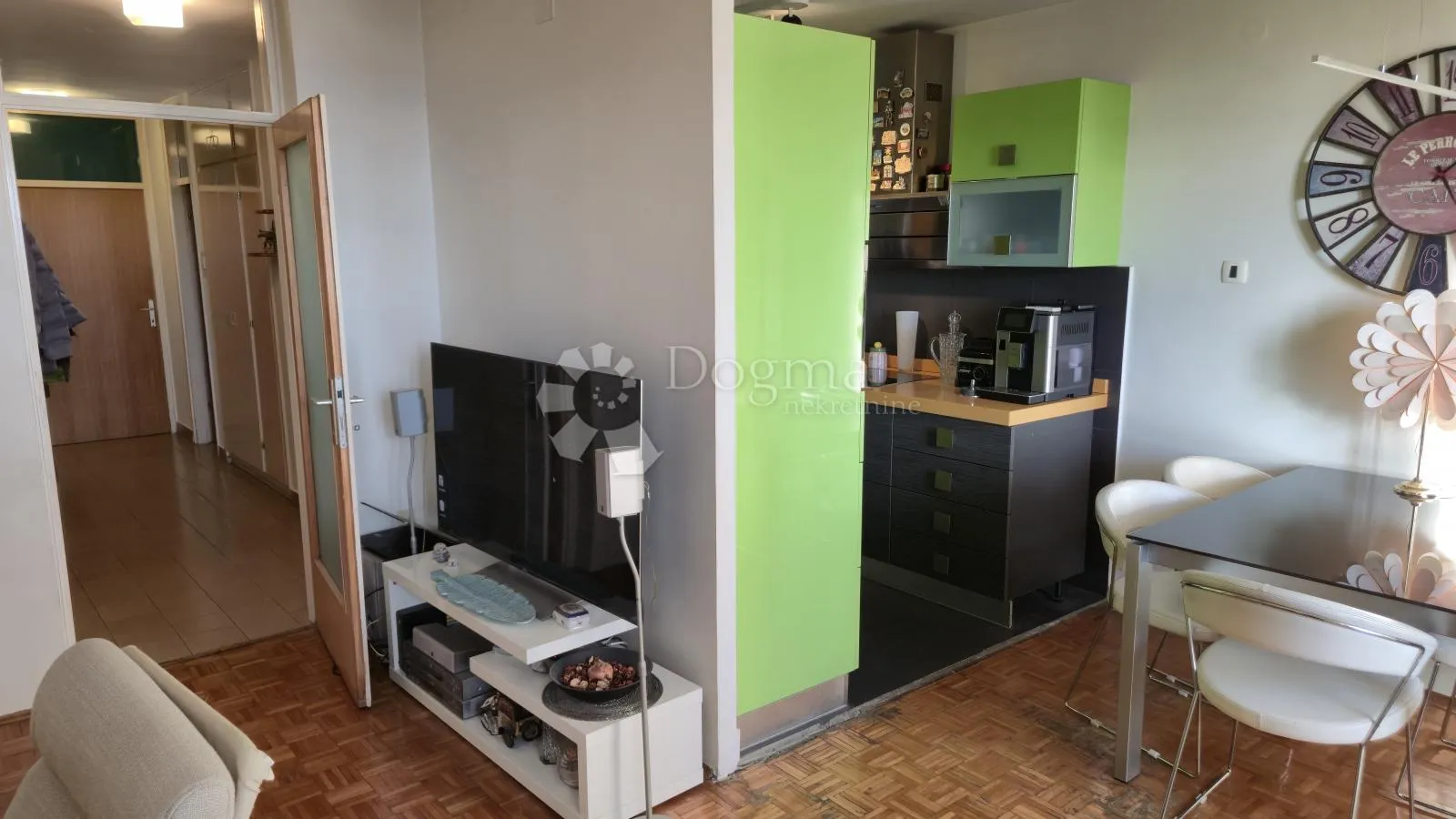 gornja vežica - lijep 2s+db stan sa odličnim pogledom - slika 9