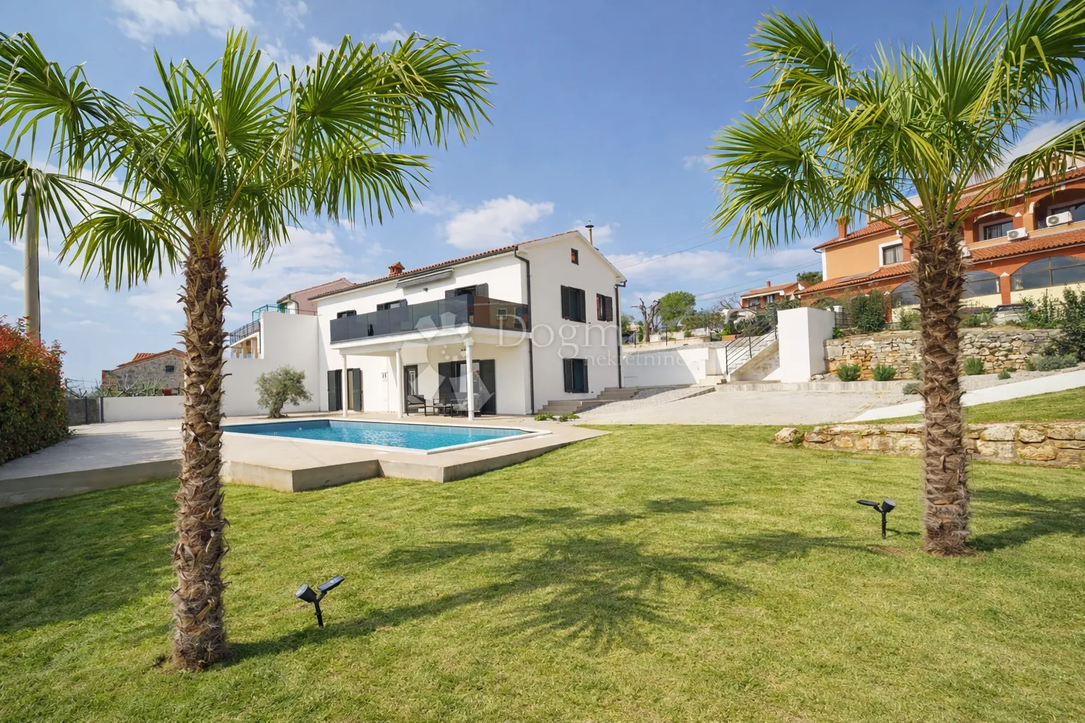 moderna kuća s 2 apartmana- kaštelir - slika 2