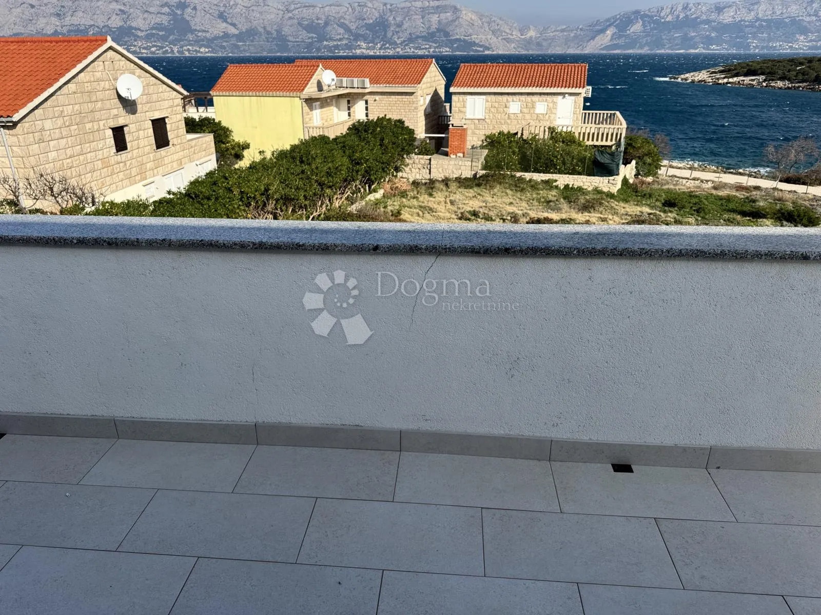 kuća sa bazenom 50 m od plaže na braču - slika 18