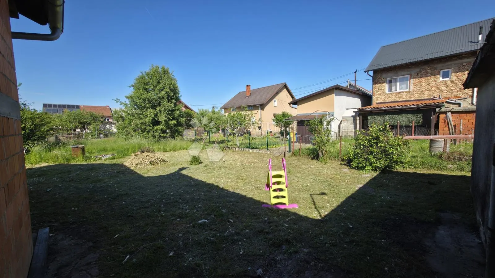prostrana obiteljska kuća s velikom okućnicom – sisak (zeleni brijeg) - slika 9