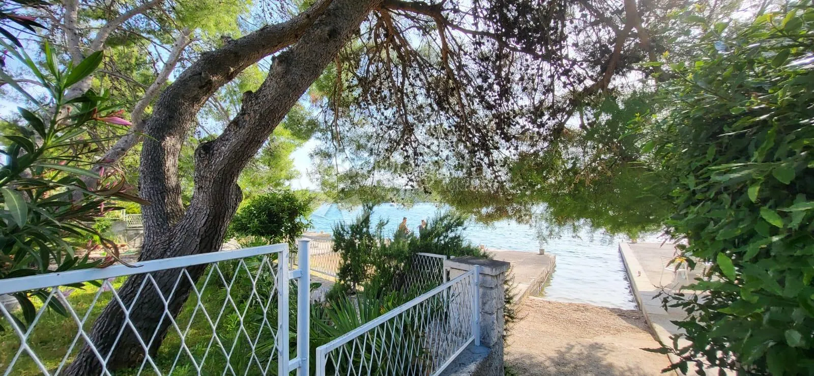 žaborić-predivna villa uz more - slika 8