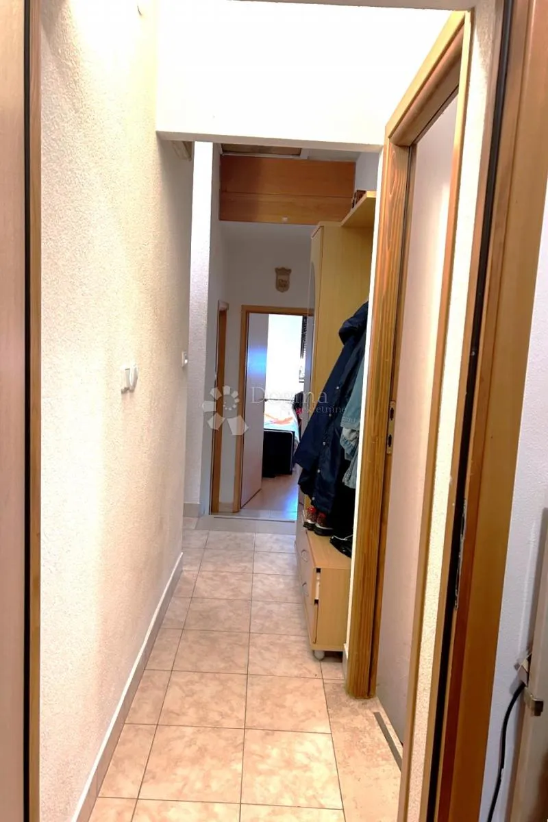 rovinj – kvalitetan stan s terasom i dvorištem - slika 15