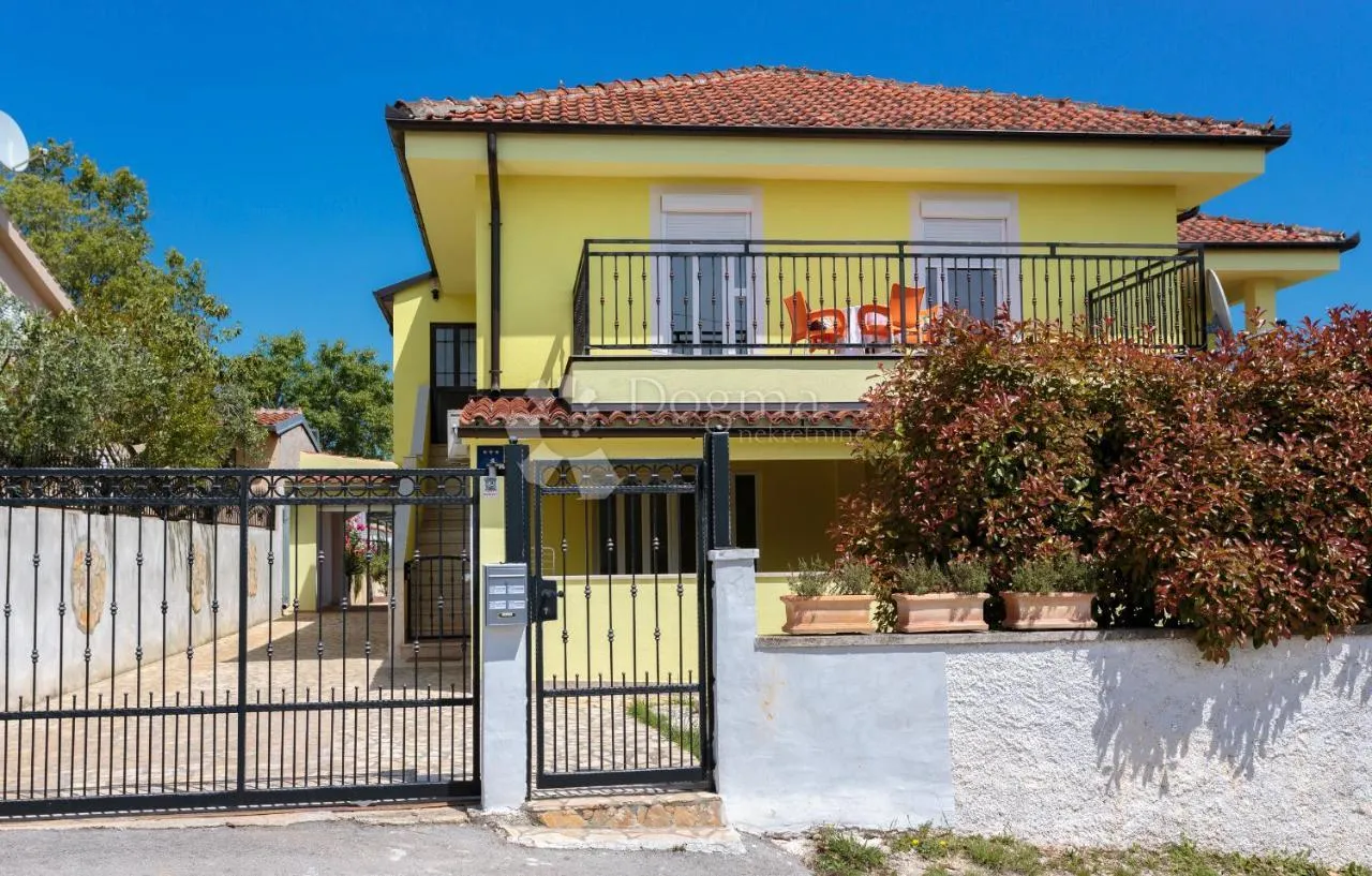 kuća s bazenom za najam na prodaju! - slika 34