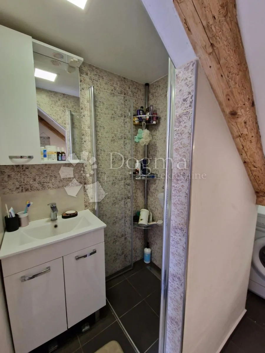 kostrena kuća sa 3 apartmana - slika 31