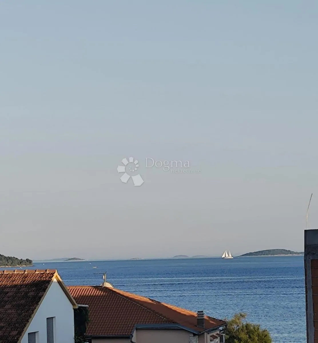 novogradnja u vodicama - krovna terasa i pogled na more - slika 7