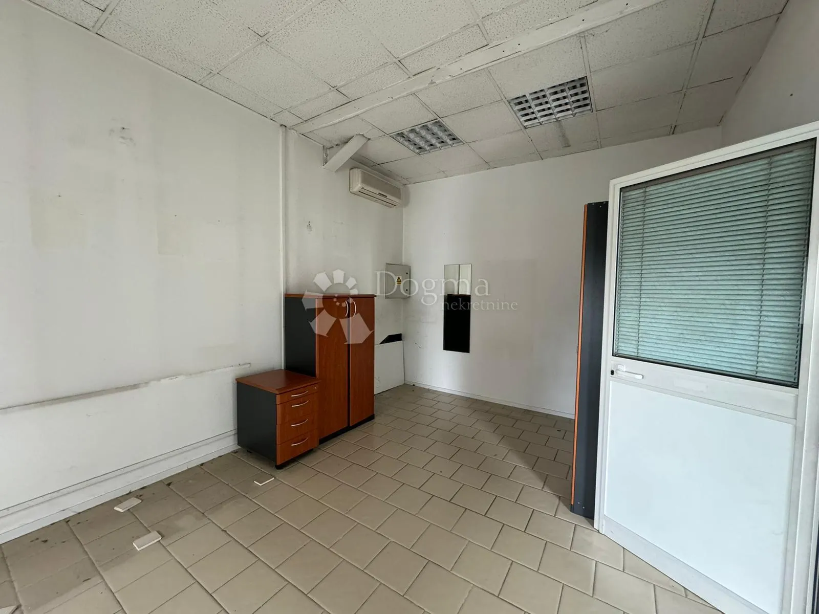prodaja - gornji kat hale s podnim grijanjem - slika 2