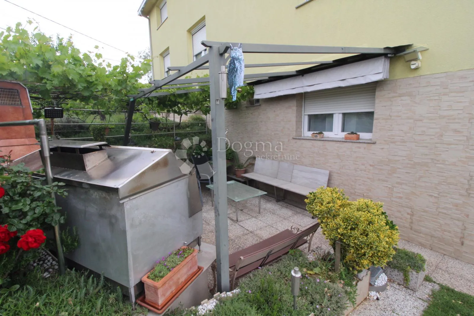 marinići kuća sa tri stana - slika 24