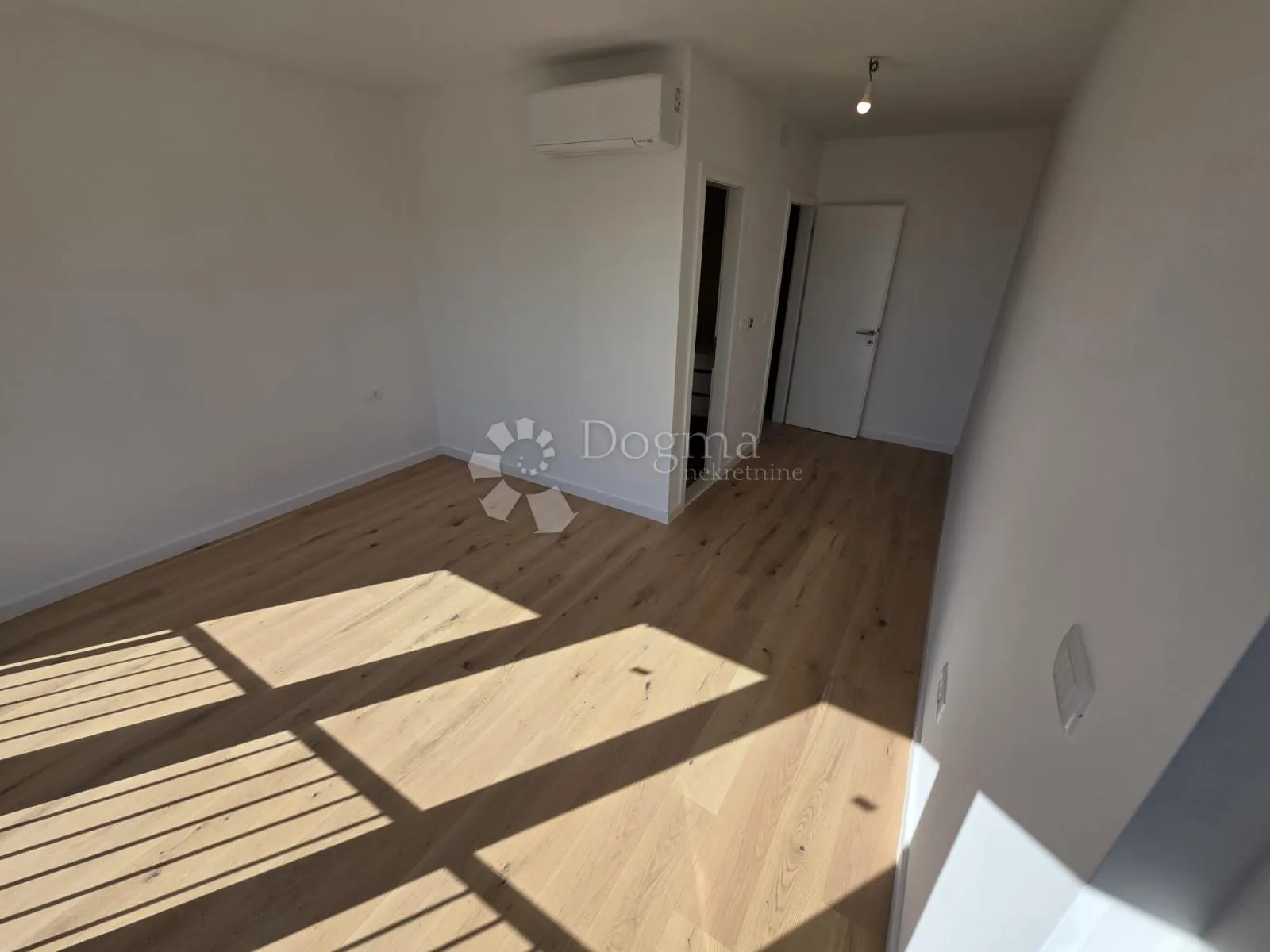 vinišće- top prilika!!! moderna villa s pogledom na more - slika 24