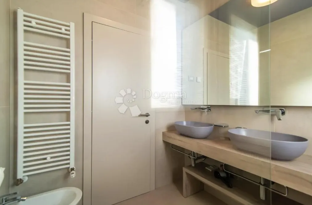 buje - moderna vila s 4 spavaće sobe i prekrasnim pogledom - slika 10