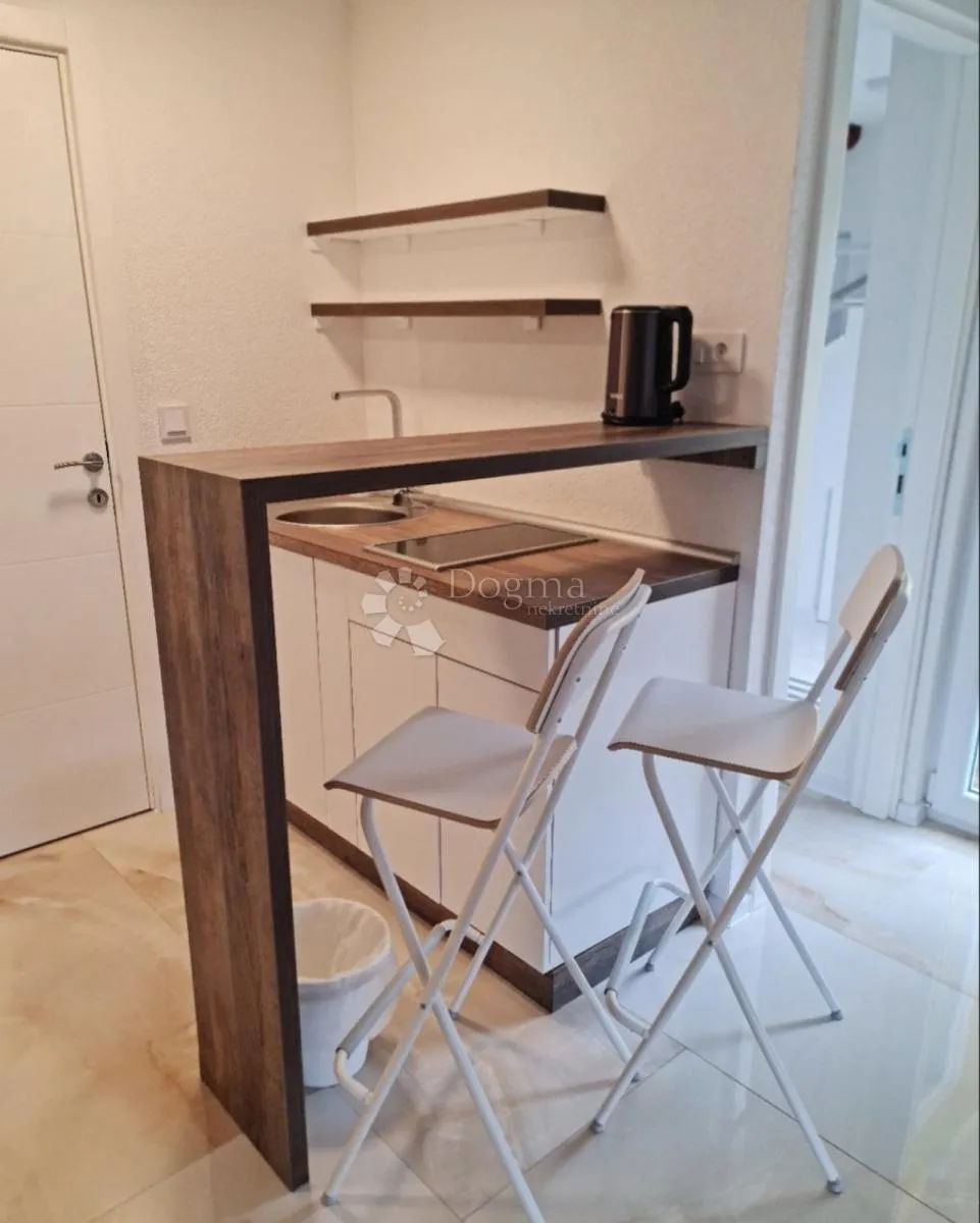 zgrada sa sedam apartmana, prvi red do mora - slika 7