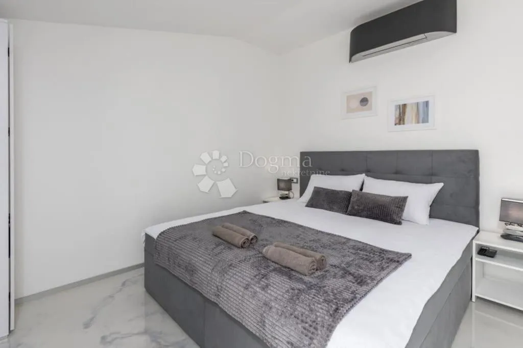 opatija, 85m2, pogled, bazen, parking - slika 8