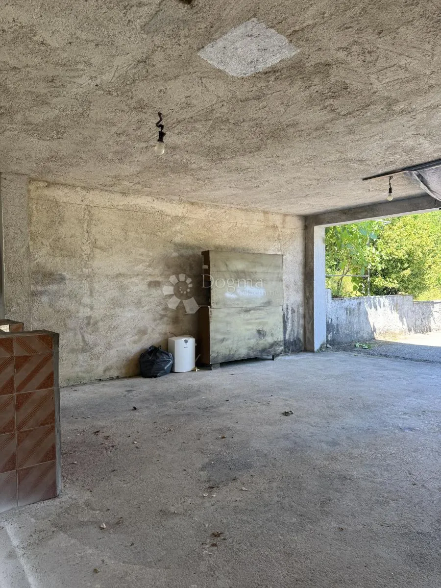kuća sa potencijalom i građevinskim terenom / buzet - slika 4