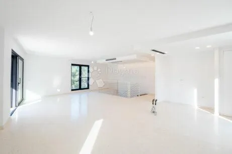 raskošan penthaus s bazenom, 100 m od mora - slika 30