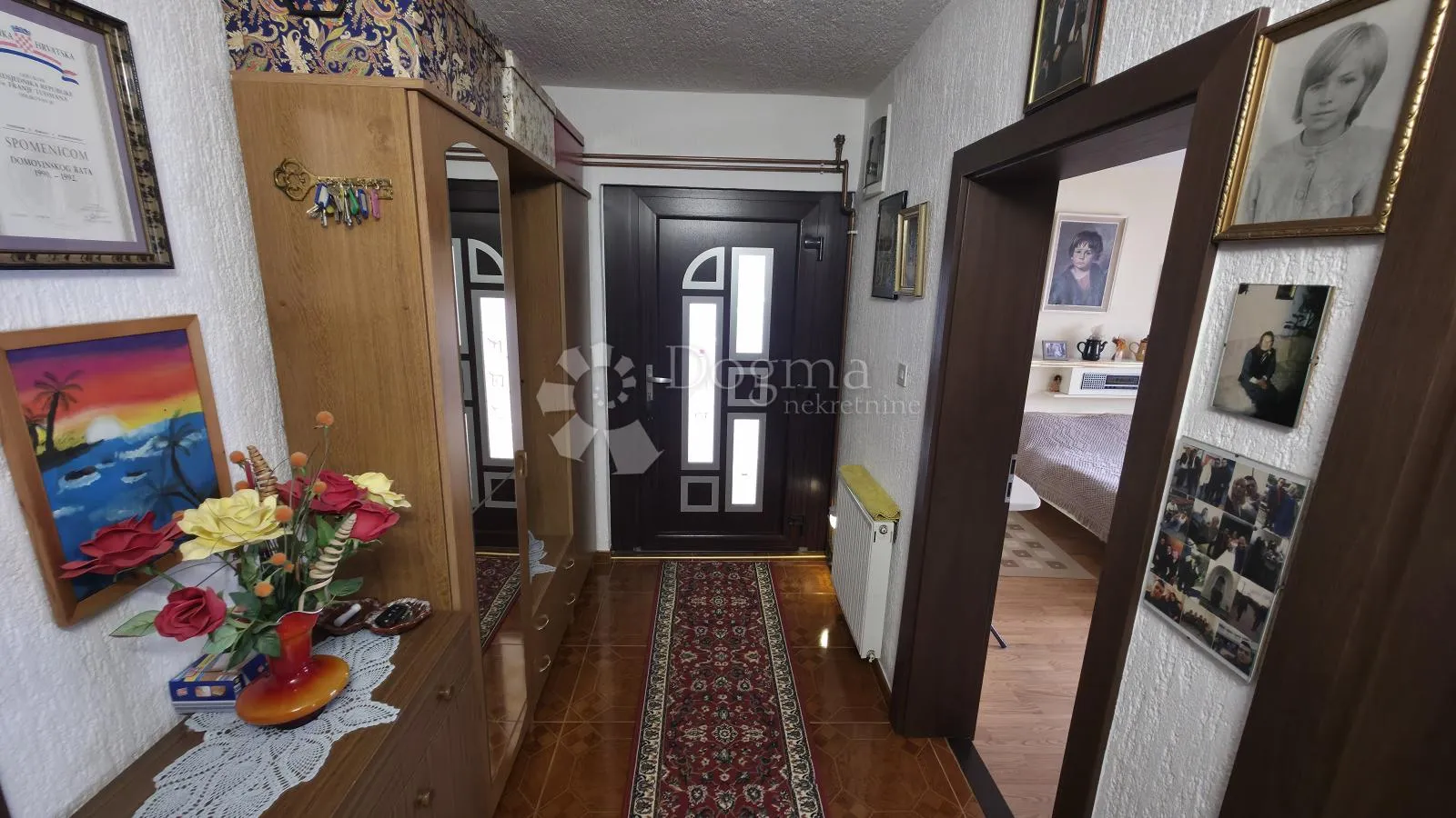 uređena katnica 257 m2 sa velikom okućnicom, žitnjak- struge - slika 19