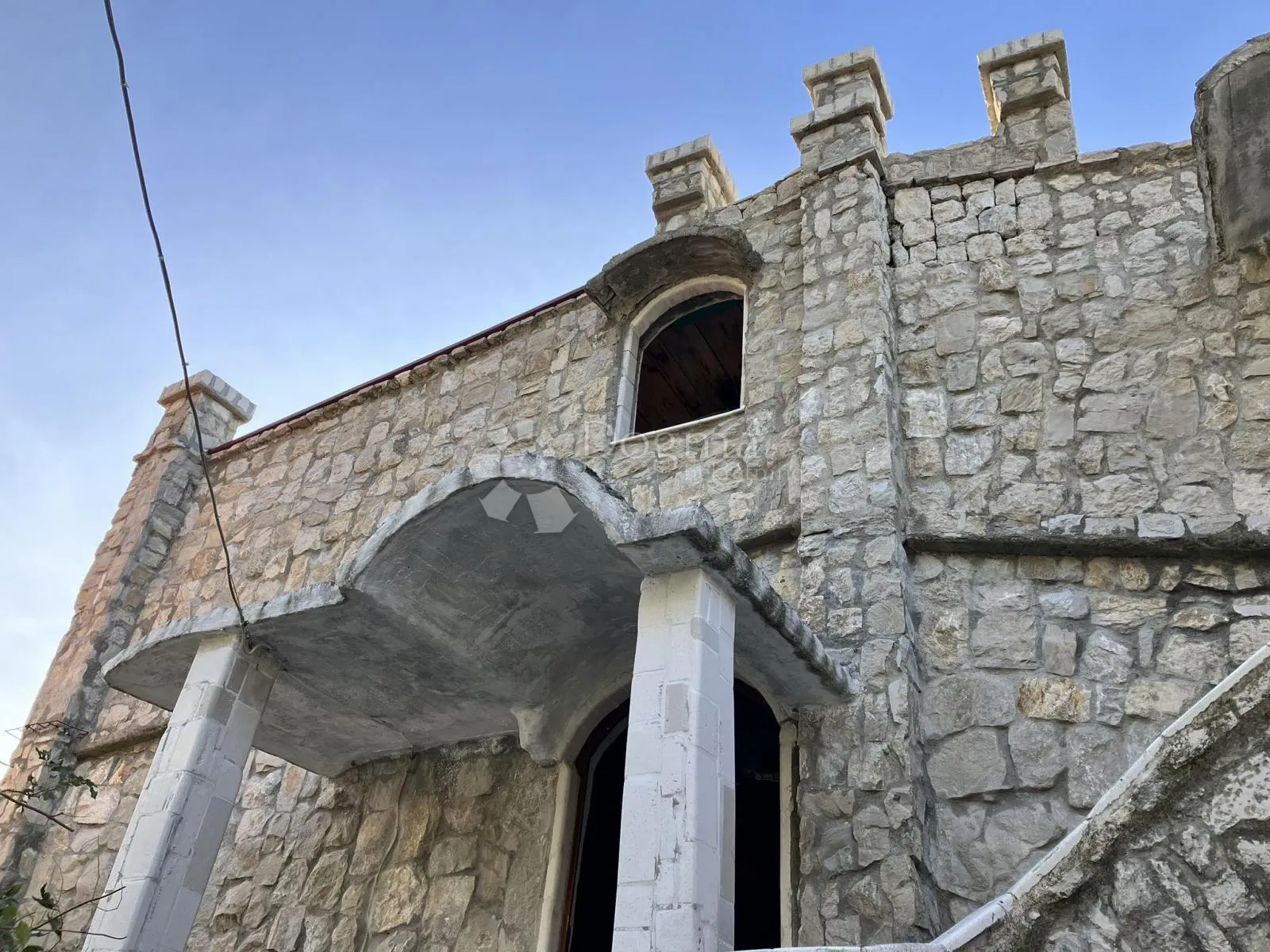 kameni ''dvorac'' s pogledom na more, omiš - slika 14