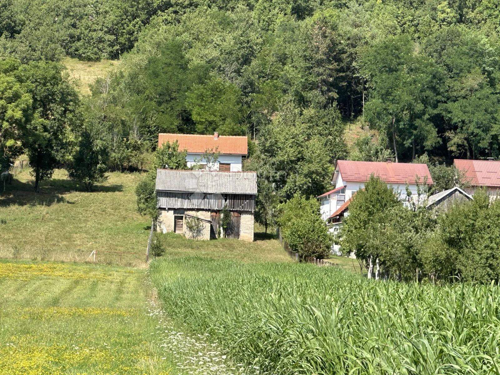 seosko imanje s dva pomoćna objekta i 3800m2 zemljišta - slika 6