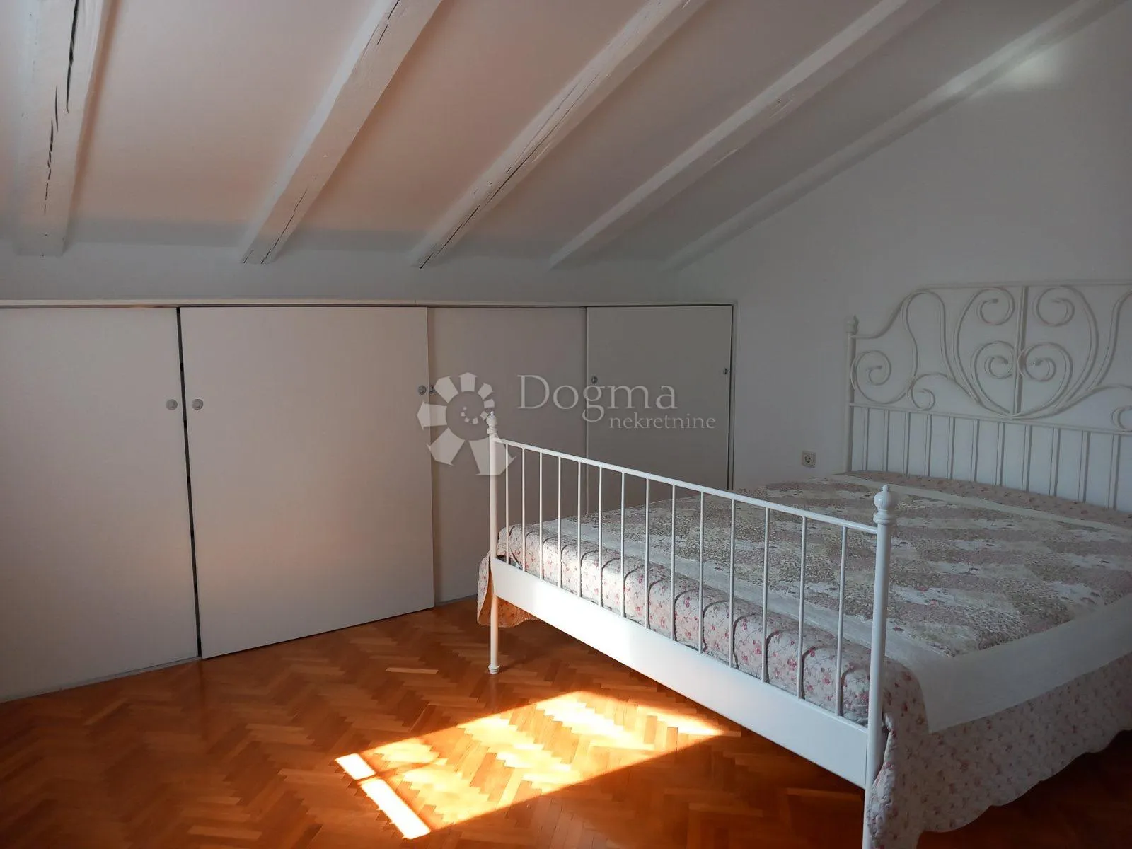 trsat stan 100m2 2s+db za najam - slika 11