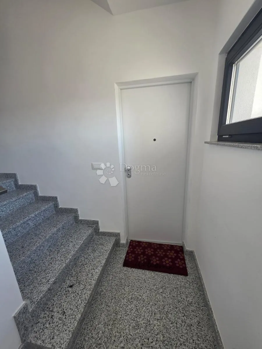 rogoznica-predivan stan 80m od mora - slika 4