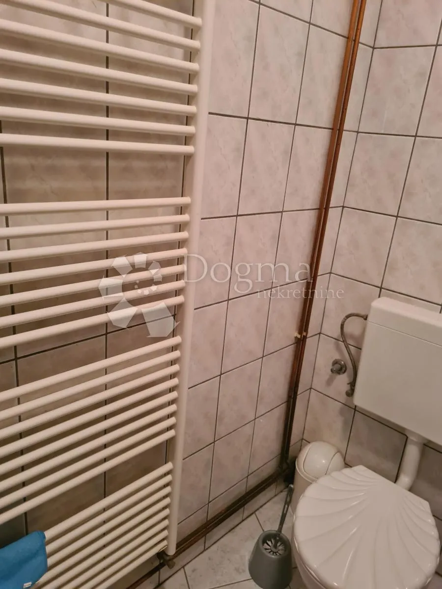 šibenik centar - kamena kuća blizu rive - slika 24