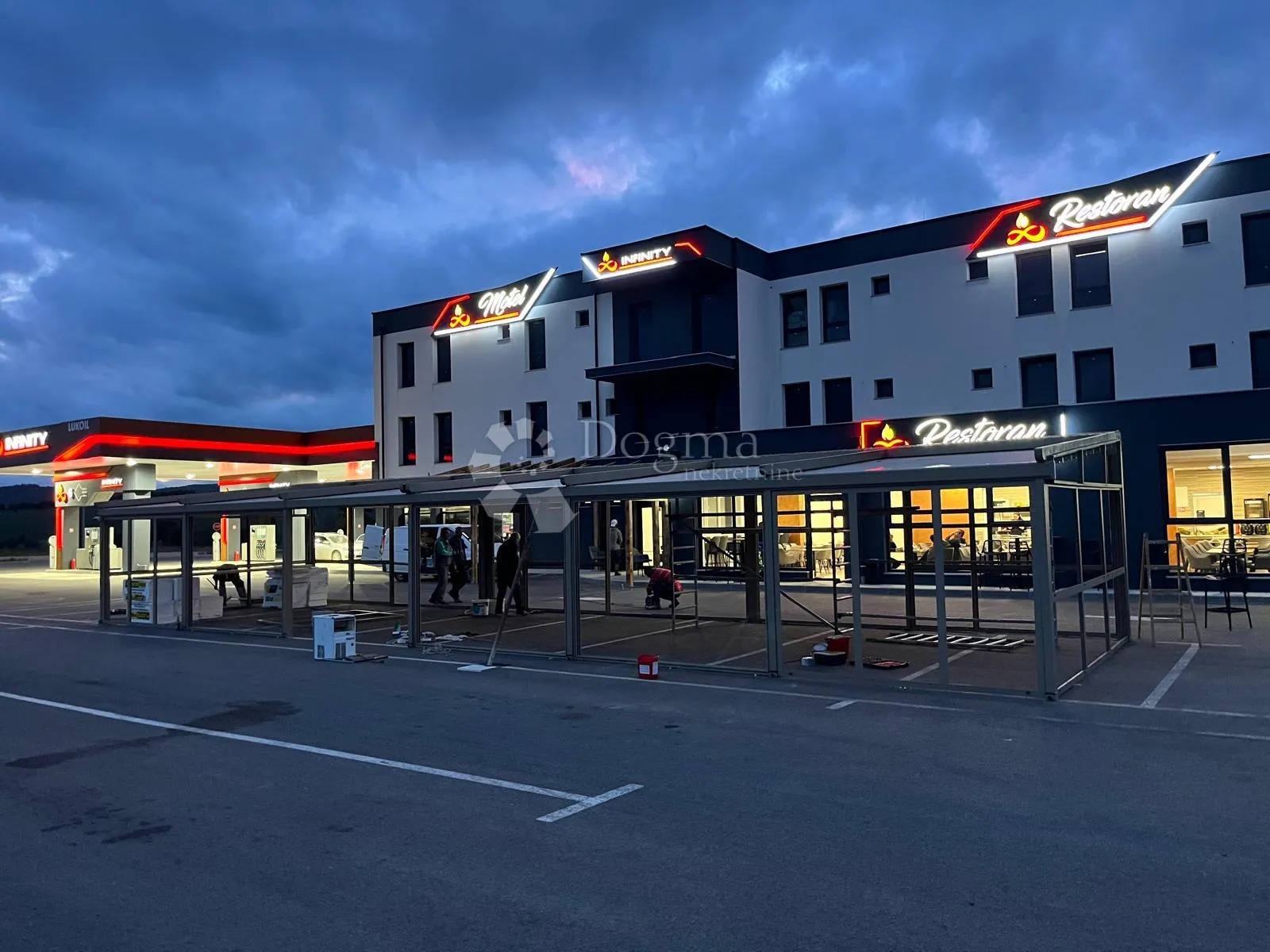poslovni prostor restorana sa benzinskom pumpom - slika 2