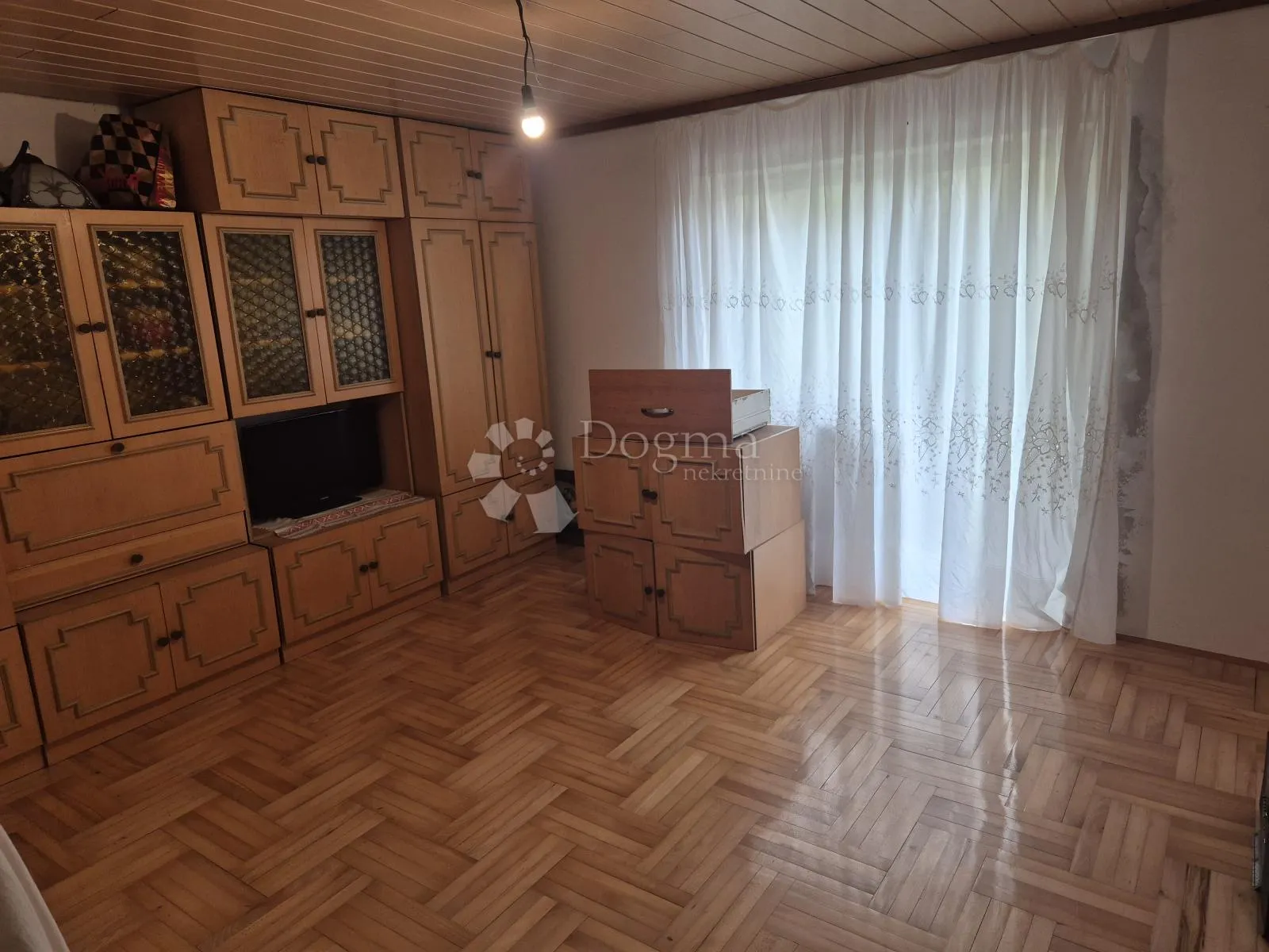 imanje sa odvojenim stambenim prostorima i pomoćnom zgradom! - slika 12