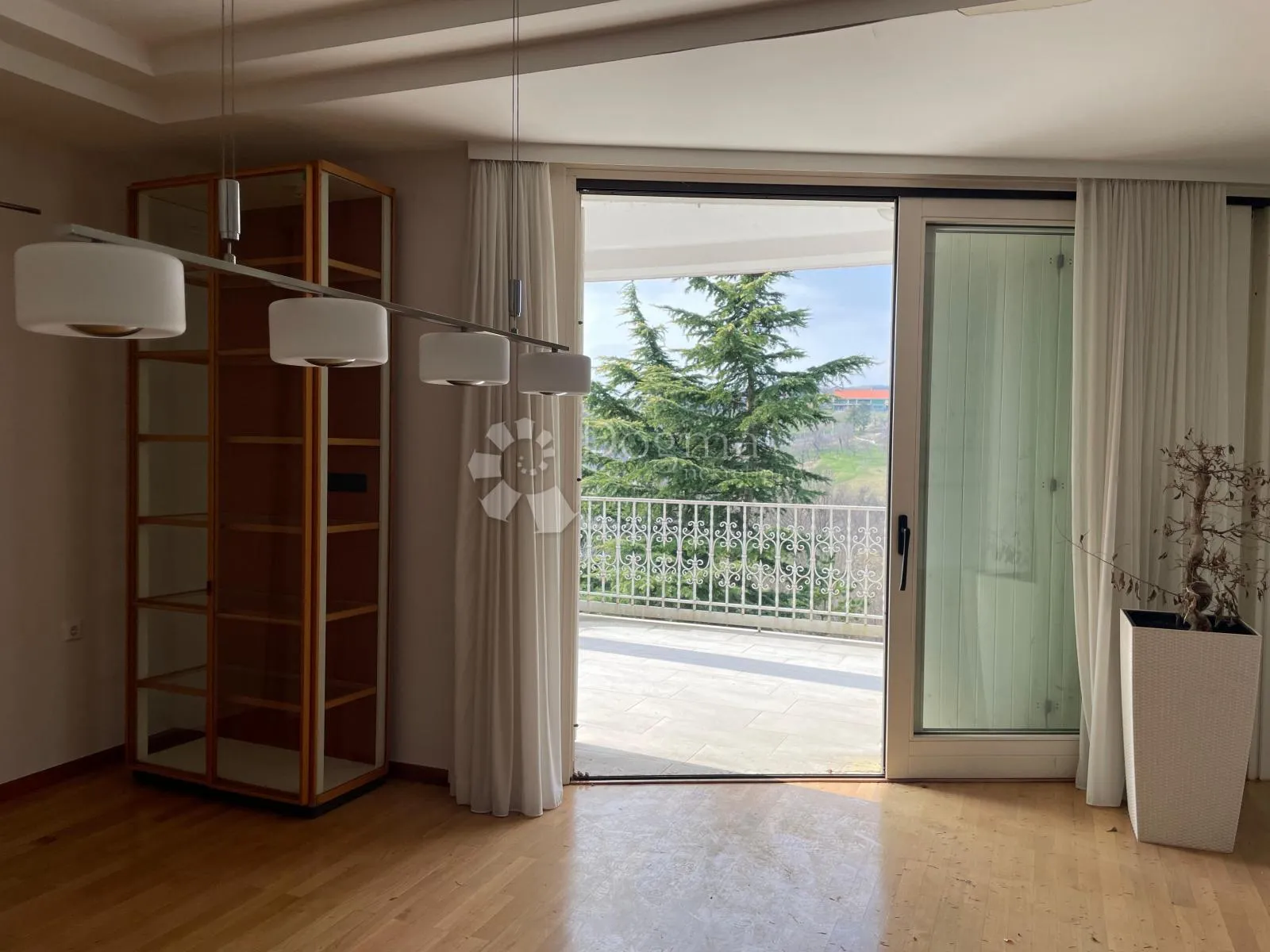 vila šestine - slika 5