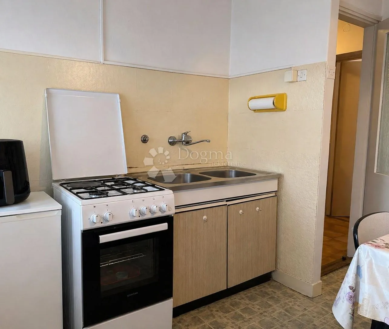 dvosoban stan u centru čakovca s lođom - slika 4