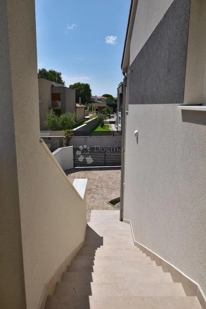 prilika - dva stana + kategorizirani studio apartman! - slika 14