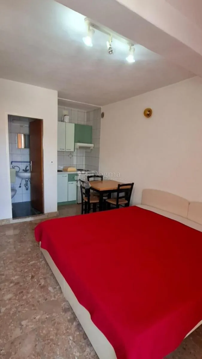 apartmanska kuća, 70m od mora, trogir - slika 3
