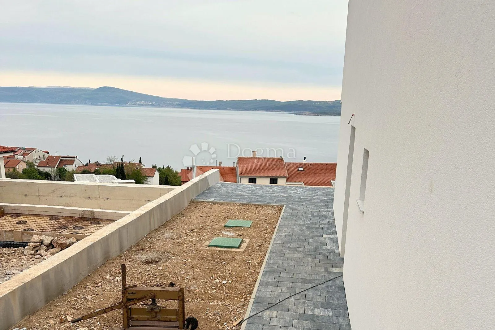 novogradnja kuća s 4 stambene jedinice i pogledom na more u crikvenici - slika 2