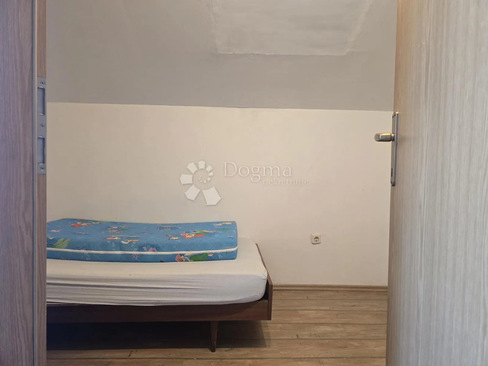 drniš - katnica s potkrovljem u centru grada, prodaja - slika 16