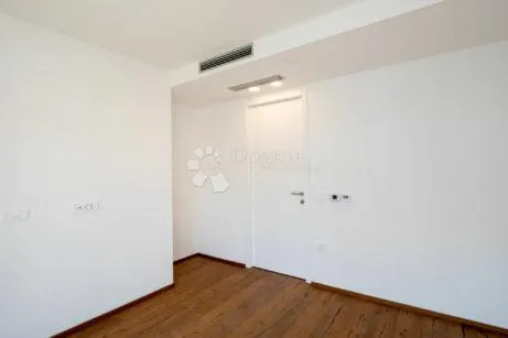 raskošan penthaus s bazenom, 100 m od mora - slika 26