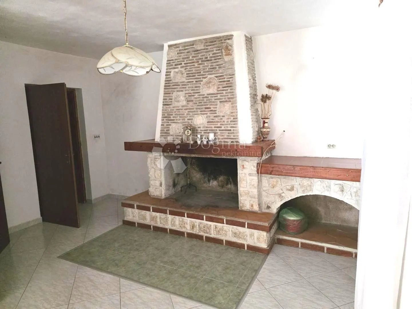 labin, kuća sa odvojenim studio apartmanom i garažom nedaleko labina - slika 10
