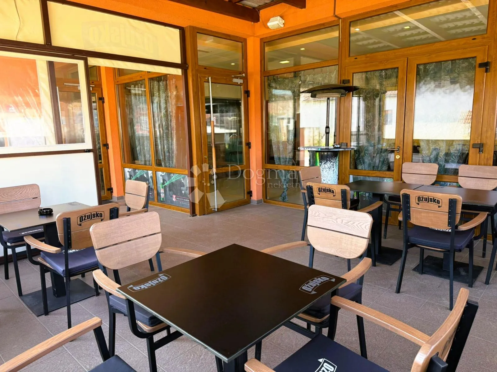 prostrana poslovna zgrada - idealna za restoran, trgovinu i događanja - slika 2