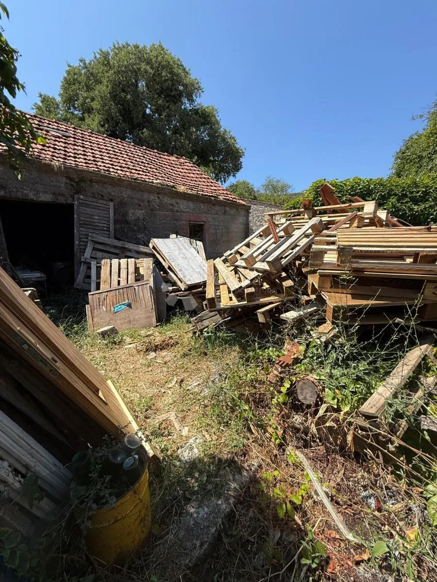kamena kuća sa velikim dvorištem za potpunu adaptaciju - slika 2