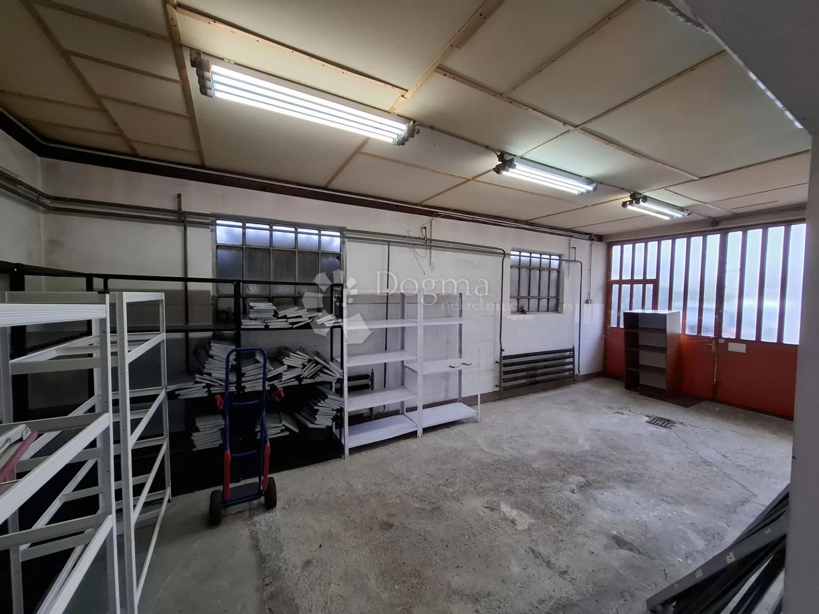 stambeno-poslovna zgrada trnje, 421 m², parking - slika 19