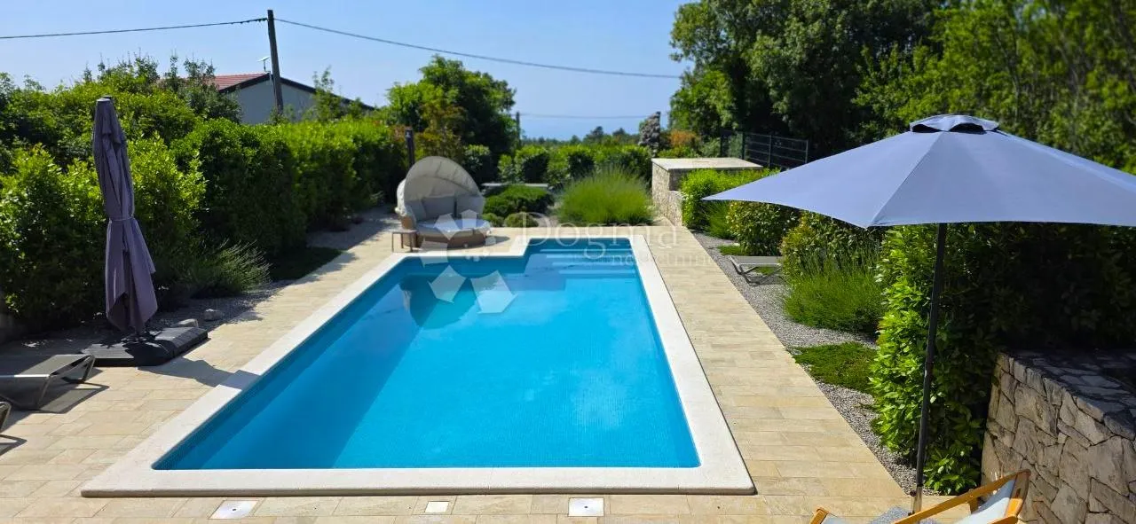 mediteranska kuća s bazenom i pogledom na more - slika 6