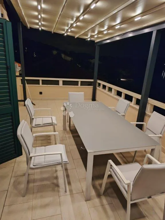rogoznica- predivna villa na plaži - slika 23