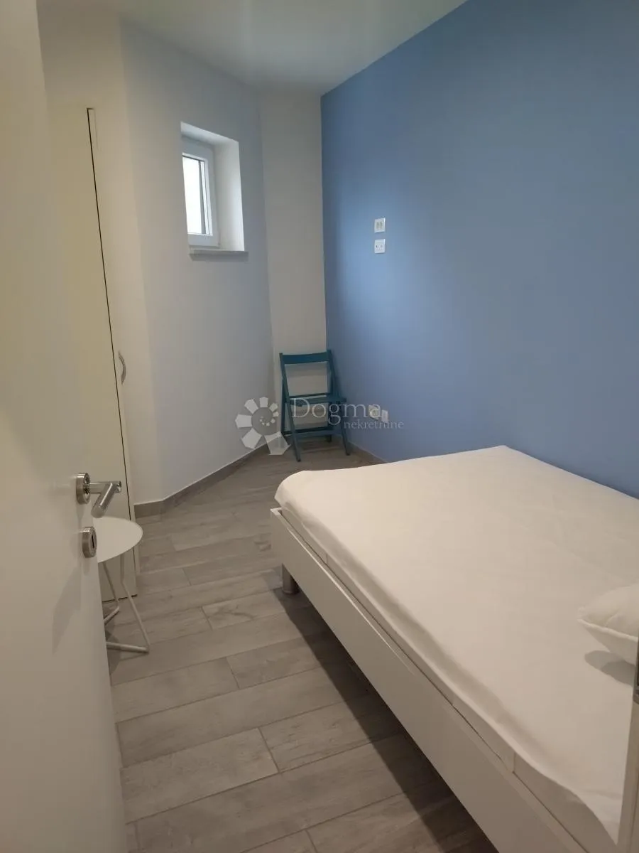 ika najam,stan s pogledom i terasom - slika 9