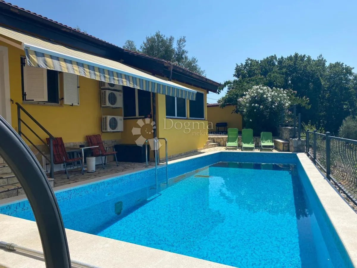 samostojeća kuća s bazenom otok krk - slika 15