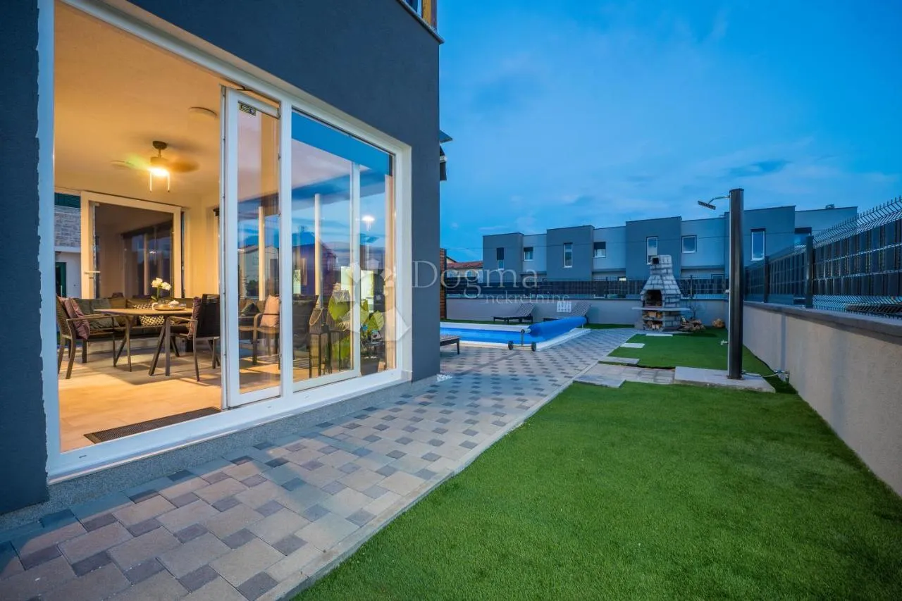 villa 100m od mora - slika 7