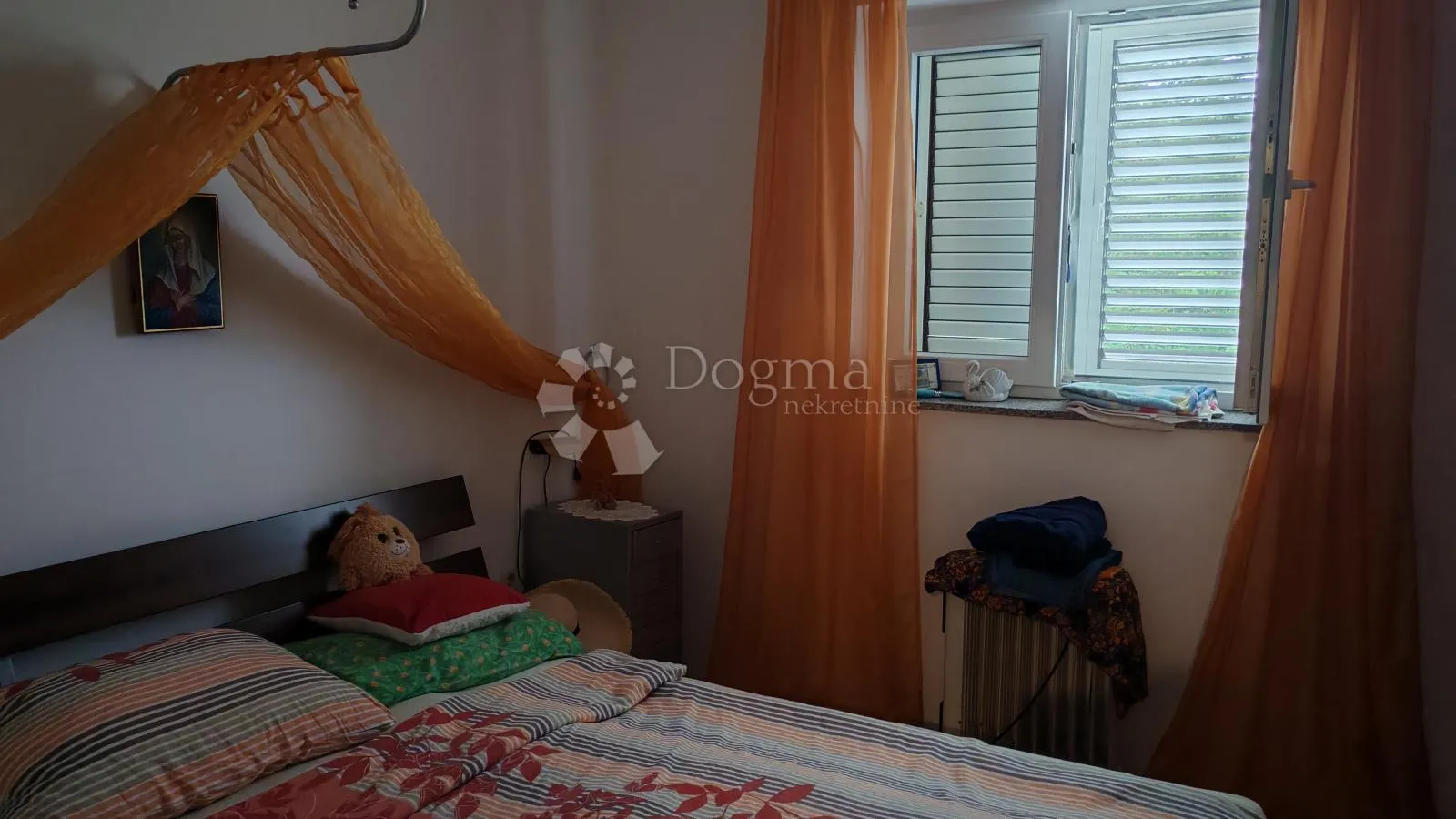 kuća sa tri zasebna stana - slika 13