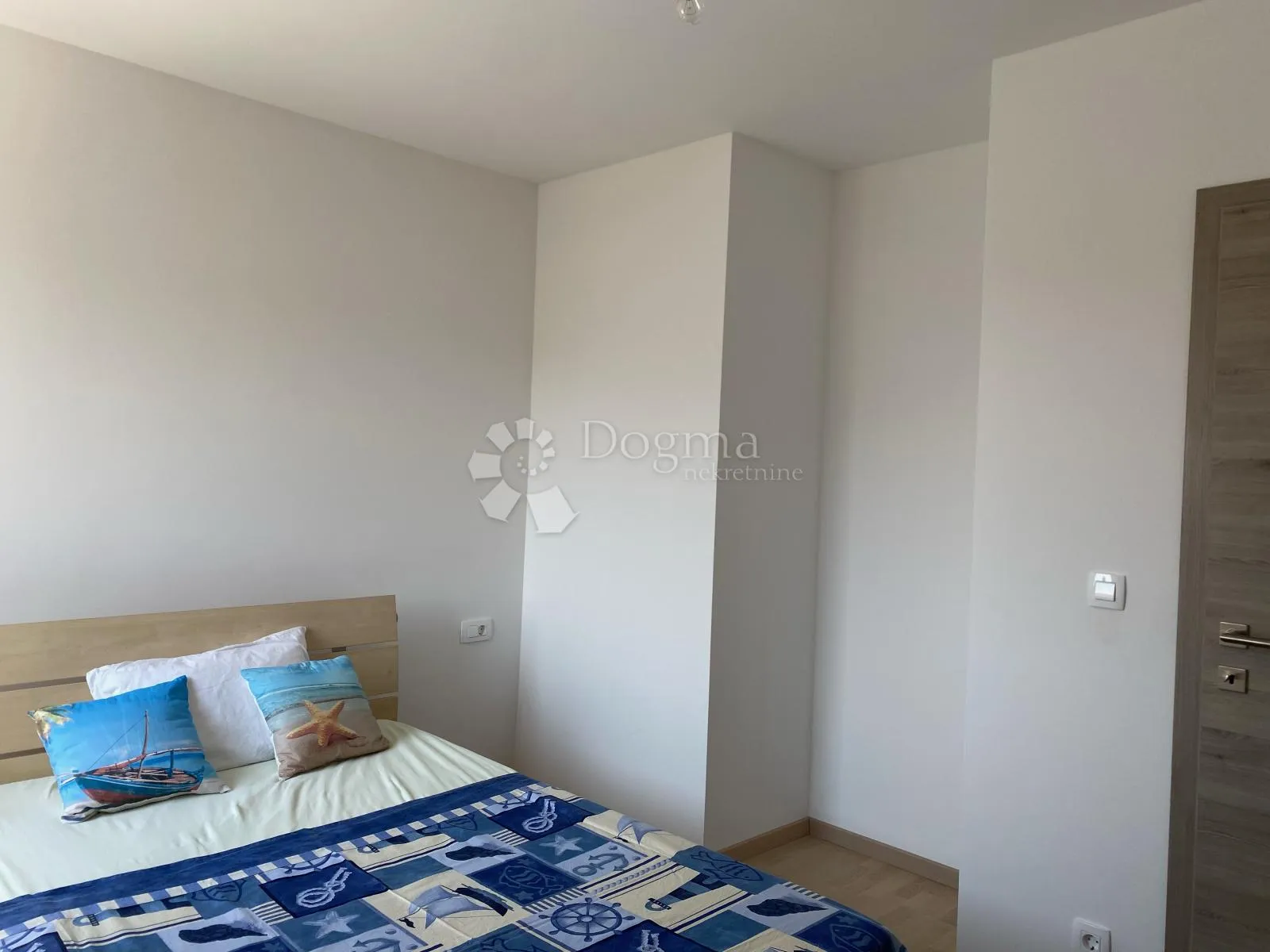 lijepi apartman sa terasom u novogradnji u barbatu - slika 7