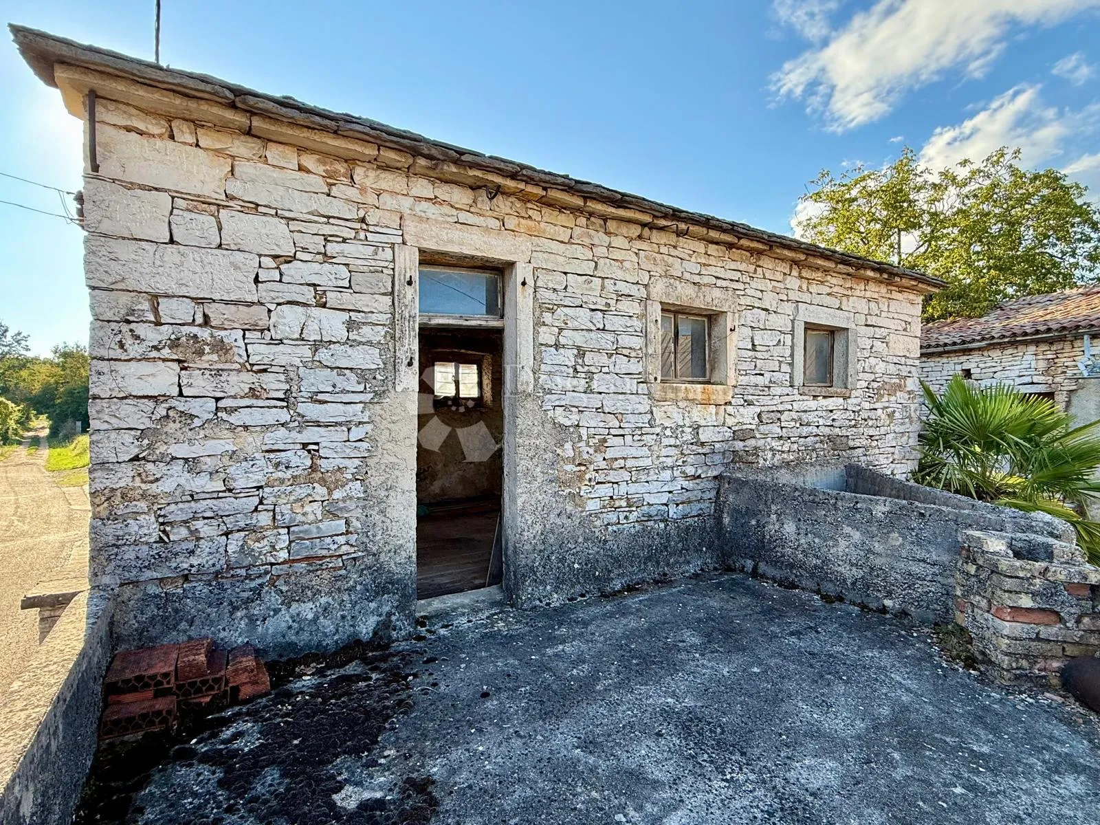 kamena kuća za renovaciju u pilatima - slika 13
