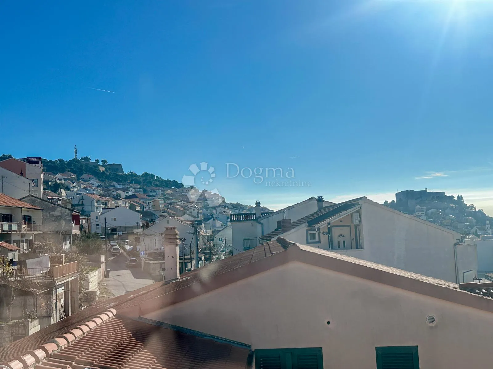 šibenik, dvoetažni stan s panoramskim pogeldom i garažom, 250 m2 - slika 17