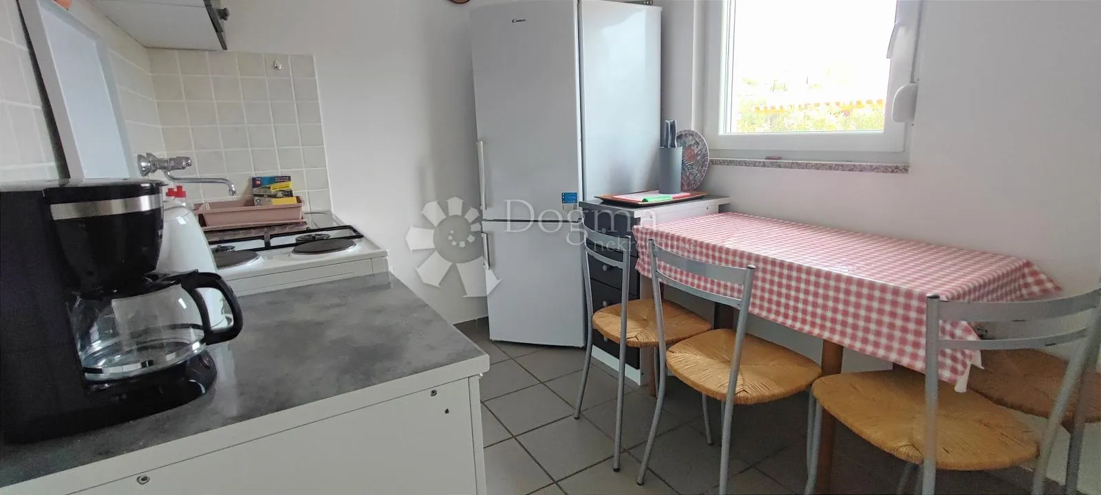 top samostojeća kuća s 3 apartmana (300m od mora), povljana - slika 6