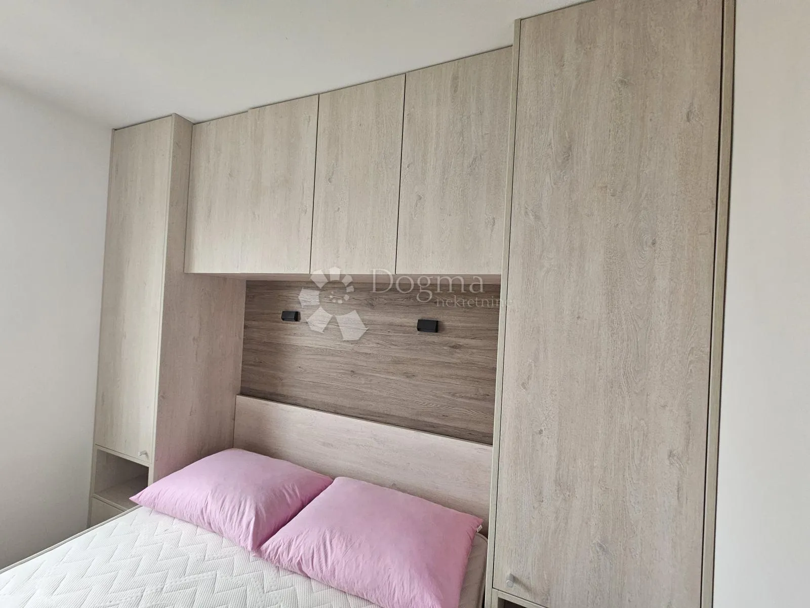 apartman s pogledom na more i velikim dvorištem, 400 m od mora - slika 9